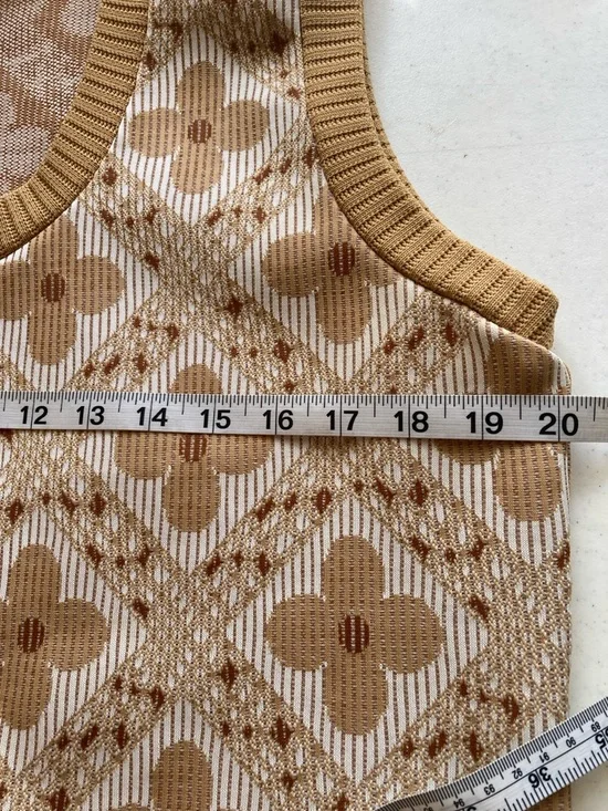 VTG 70s Classic Floral Knit Sleeveless Sweater Vest - Beige - Picture 5 of 7